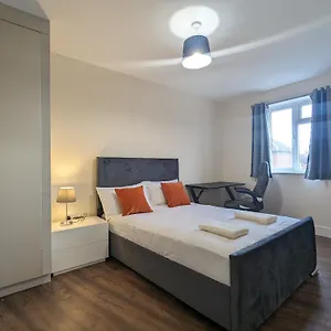 https://rooms-near-city-centre-private-bath-free-parking.yorkshirehotels.net