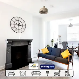  Holiday home Comfy 3bed House By Stirkmartin Short Lets & Serviced With Free Parking & 8mins To Centre